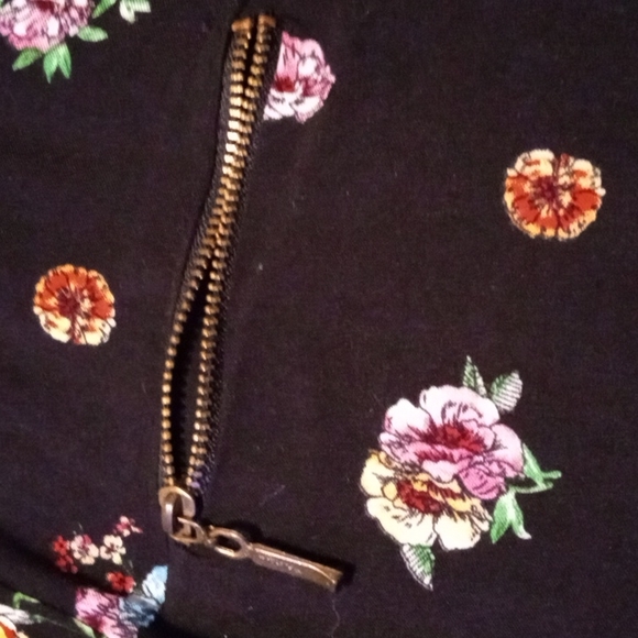 FLORAL TOP BY SIX SEVEN - Picture 4 of 4